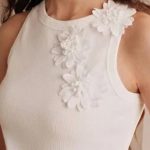 Anewsta Elegant White 3D Floral Crew Neck Fitted Knit Camisole